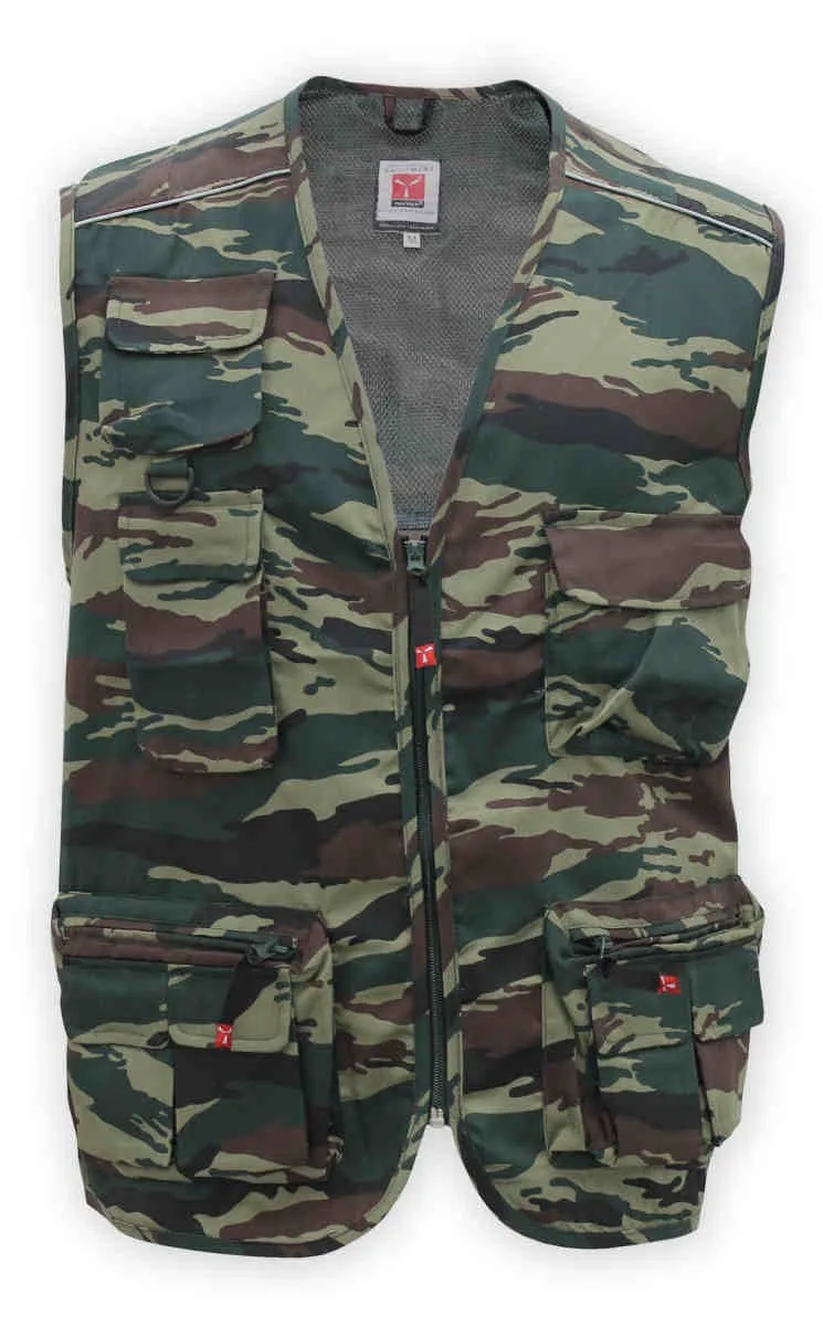 Outdoor waistcoat sleeveless in camouflage