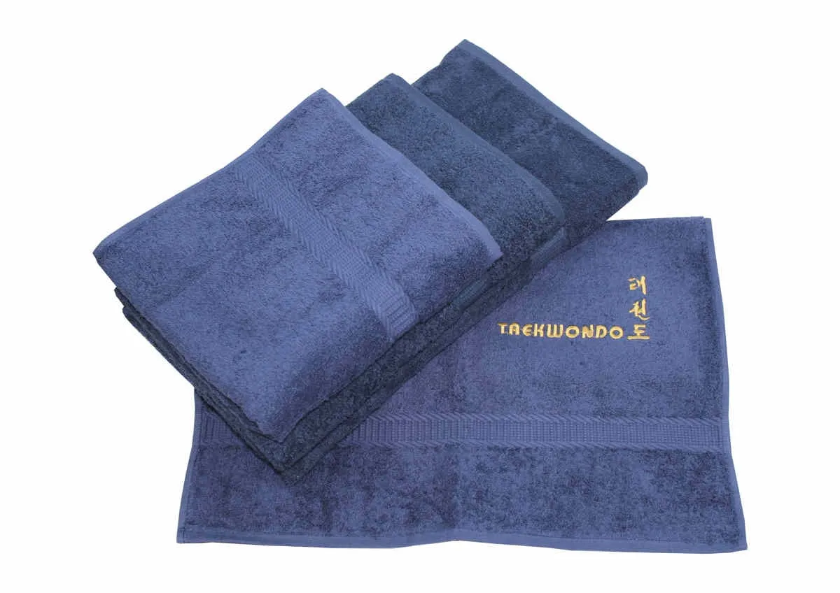 Badstof handdoeken donkerblauw geborduurd in goud met Taekwondo en karakters