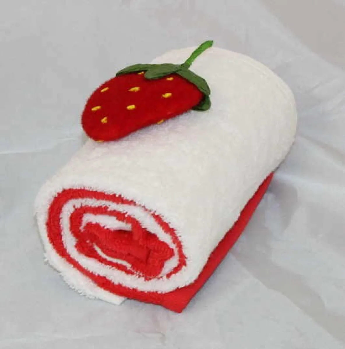 Handdoekcake Handdoekrol aardbei rood/wit