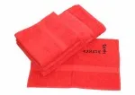 Badstof handdoeken rood geborduurd in zwart met karate en karakters